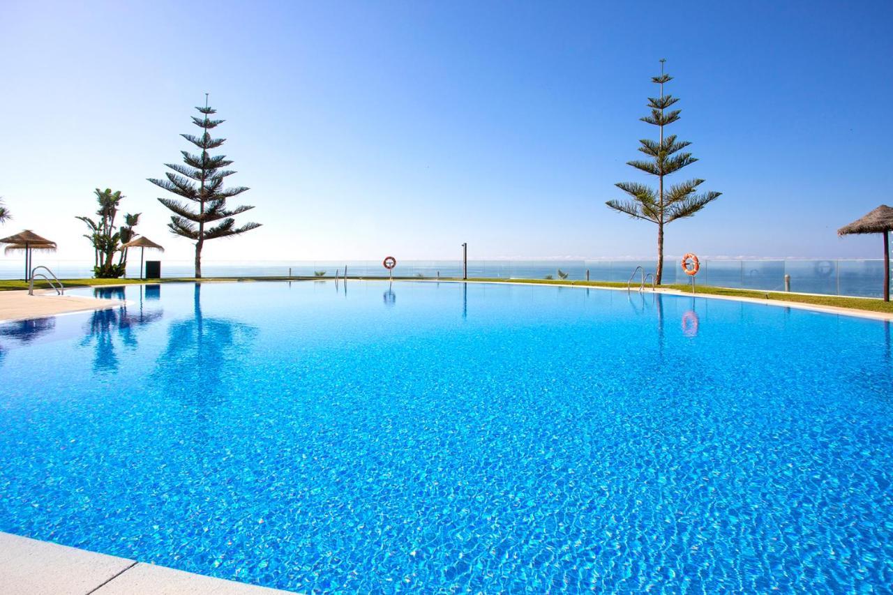 Beach And Pool Holidays At The Grand Coloso Benalmadena Ngoại thất bức ảnh